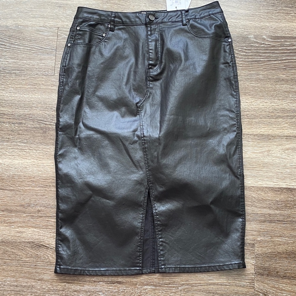 Gibson & Latimer Black NWT  Vegan Straight Skirt (jean style)  Midi  size 16